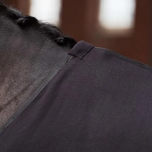 Imperial Riding IRH F&amental Fleecedecke, atmungsaktiv & leicht, kuscheliges Fleece-Material, Kreuzgurten & Brustverschluss, komfortable Abschwitzdecke für Pferde, Schwarz, 165