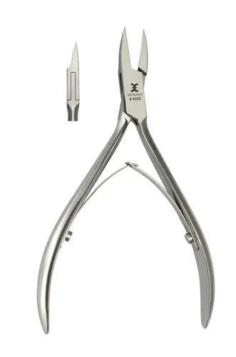 Excellent Solingen Eckennagelzange - Modell Schneide super schlank - Hochwertige Eckennagelzange 11,5 cm aus rostfreiem Edelstahl für präzises Schneiden. Ideal für schwer zugängliche Stellen und eingewachsene Nägel. Ergonomischer Griff und lange Lebensdauer machen sie zum perfekten Pflegewerkzeug.
