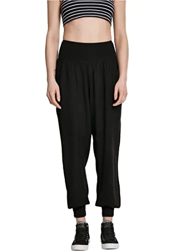 Urban Classics Damen Sarong Hose, Schwarz (Black 00007), M EU - Damen-Hosen im Sarong-Stil mit gesmokedem Bund für optimalen Tragekomfort. Ideal für den Sommer aus leichtem Material, erhältlich in 3 trendigen Farben. Entdecke mehr Streetwear im URBAN CLASSICS Brand Store.