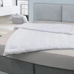 Bettdecke 135x200cm, Steppdecke Sommer - leichte Sommerdecke mit Klimanetz - Allergiker freundlich Atmungsaktiv mit Daunenfeeling Füllung - Weiß