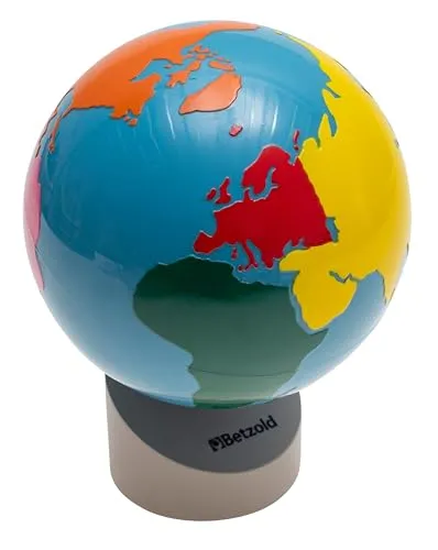 Betzold - Bunter Kinderglobus mit Haptik und Holzsockel - Entdecke die Welt spielerisch! Der 16 cm große Globus mit farblich hervorgehobenen Erdteilen ist ideal für den Erdkunde-Unterricht und regt die Neugier der Kinder an. Stabiler Holzsockel für einfachen Zugriff.