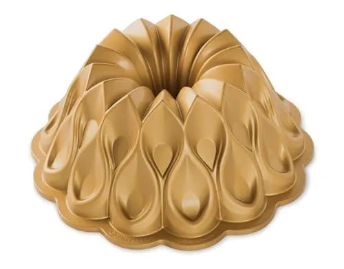Nordic Ware Bräter Crown Bundt Pan von Nordic Ware