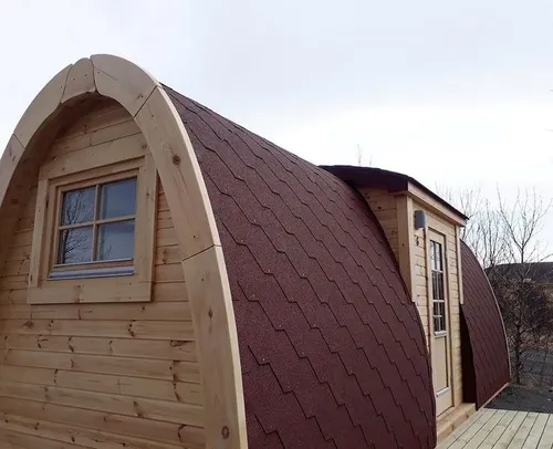 Camping Haus Freizeithaus Gartenhaus Holzhütte - Gartenhaus aus Kiefernholz mit wasserdichtem Bitumendach. Ideal für Freizeit und Lagerung. Bietet Platz mit 6,6 x 2,4 m und zwei Fenstern für Licht. Montage erforderlich, 2 Jahre Herstellergarantie.