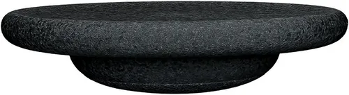 Stapelstein Spielcenter - Balance Board in Schwarz - Motorikspielzeug mit erhöhtem Rand für sicheren Halt, ideal für Gleichgewichtsübungen und dynamisches Sitzen. Aus klimaneutralen, giftfreien Materialien hergestellt.