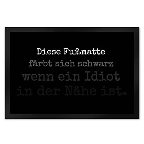 speecheese Fußmatte XL: Färbt sich schwarz bei Idioten - Witzige Fußmatte XL (40x60 cm) mit schwarzem Humor. Die rutschfeste Unterseite sorgt für Sicherheit, während der humorvolle Spruch garantiert für Lacher sorgt. Ideal für jeden, der sein Zuhause mit einem Augenzwinkern verschönern möchte.