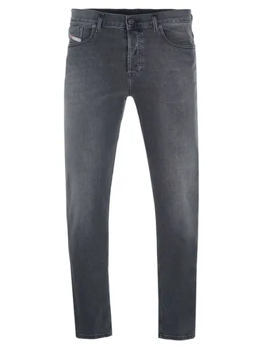 Diesel 2005 D-FINING Straight-Jeans - Hochwertige Jeans aus 99% Baumwolle mit Stretch für optimalen Tragekomfort. Regular Fit, Mid Waist, klassischer 5 Pocket Stil – ideal für jeden Anlass!