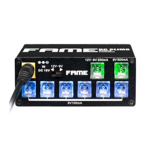 Fame DC Slim8 Multinetzteil - Ultrakompaktes Netzteil für Pedalboards mit 8 Anschlüssen, ideal für umfangreiche Effektketten und leistungsstarke Digitaleffekte. Flexibel zwischen 9V und 12V schaltbar.