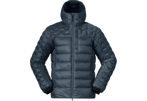 Bergans MMAGMAMEDIUM DOWN JACKET W/HOOD - Herren Skijacke von Bergans mit recyceltem Außenmaterial und hochwertiger Daunenfüllung. Ideal für kalte Outdoor-Touren mit optimaler Wärmeleistung und durchdachtem Design.