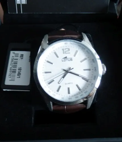 Lotus 18149/1 Herren Analog Quarz Uhr - Armbanduhr für Herren mit elegantem silbernen Zifferblatt und echtem Lederarmband. Wasserdicht bis 50m, ideal für jeden Anlass.