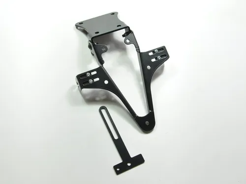 ZIEGER Kennzeichenhalter Basic für Kawasaki ZX-6R BJ 2005-06 - Hochwertiger Kennzeichenhalter für Kawasaki ZX-6R, schwarz pulverbeschichtet und witterungsresistent. Ideal für sportliche Optik, ohne Verkleidungsänderungen und TÜV-Eintragung erforderlich.