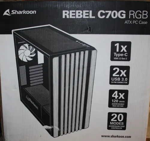 Sharkoon Rebel C70G RGB - Mid Tower PC Gehäuse - Stilvolles PC Gehäuse mit Glasfenster, vertikal montierbarer Grafikkarte und effektivem Kabelmanagement für eine perfekte Systempräsentation.