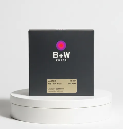 B+W UV-FILTER MRC nano MASTER 82mm - Kamera-Filter, schützt das Objektiv vor Flugsand und Spritzwasser und filtert störende UV-Anteile für klare Bilder.