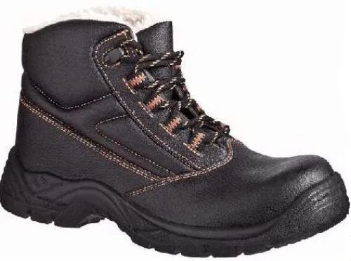 Power Safe Sicherheits-Winterstiefel Olaf S3 schwarz-orange - Sicherheitsschuhe mit rutschfester Sohle und wärmeisolierender Ausstattung, ideal für kalte Arbeitsbedingungen.