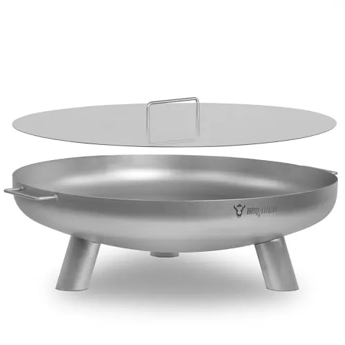 BBQ-Toro Edelstahl Feuerschale Ø 80 cm mit Deckel – Vielseitige Feuerstelle für Garten und Terrasse - Diese elegante Feuerschale vereint Funktionalität mit Stil. Sie dient als wärmende Feuerstelle oder als Eiskübel für Ihre Getränke. Mit robustem Edelstahl und sicherem Stand bietet sie eine langlebige Lösung für gesellige Abende.