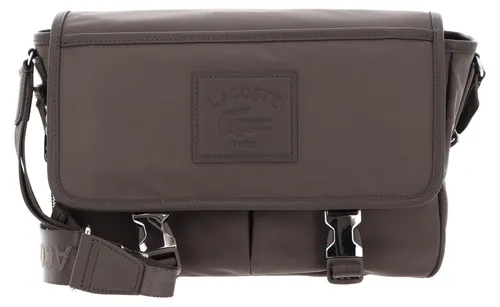 Lacoste Messenger Bag - Umhängetasche 30.5 cm (morel) - Elegante Lacoste Umhängetasche in morel, die Stil und Funktionalität kombiniert. Hergestellt aus recyceltem Nylon, bietet sie robusten Schutz und eine praktische Organisation mit mehreren Taschen. Ideal für Alltag und besondere Anlässe.