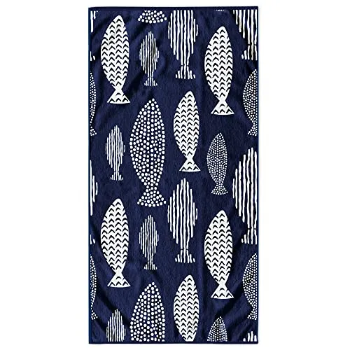 DecoKing Strandtuch groß 90x180 cm - Blau Weiß Fish - Strandtuch in XXL-Größe, ideal für Strandliebhaber. Hergestellt aus weichem Frottee und Velours, bietet es sowohl Komfort als auch schnelle Trocknung. Perfekt für entspannte Tage am Strand oder als Badetuch.