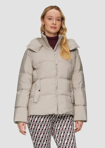 s.Oliver BLACK LABEL Funktionsjacke Daunenjacke mit abnehmbarer Kapuze - Funktionsjacke für jede Wetterlage, wärmt und schützt mit abnehmbarer Kapuze – ideal für Herbstspaziergänge und Winterabenteuer.