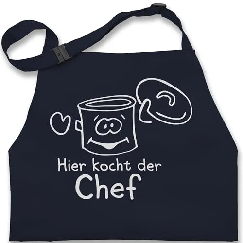 Shirtracer Kinderschürze für Kinder - Hier kocht der Chef - Navy Blau - Verstellbare Kinderschürze aus 65% Polyester und 35% Baumwolle, ideal für kleine Küchenchefs. Pflegeleicht und waschbar bei 30°, mit praktischem Schnappverschluss für Sicherheit.