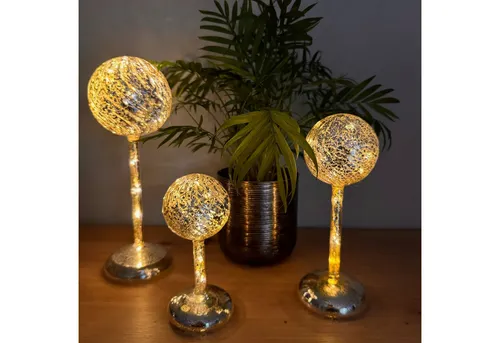 Online-Fuchs LED Dekolicht - 3 Glaskugeln mit Standfuß - Leuchtfiguren, 8 bis 12 warmweiße LEDs mit 6-Stunden Timer, ideal für stimmungsvolle Dekoration in Ihrem Zuhause.