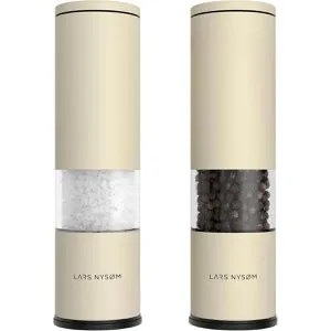 LARS NYSØM Salz- und Pfeffermühle Lagom Manuell, 2 Stück - Küchenhelfer Set 'Lagom' mit einstellbarem Keramik-Mahlwerk für perfekte Gewürzbalance - minimalistisches Design trifft auf Funktionalität.