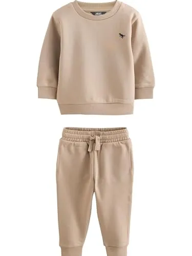 Produktbild NEXT Jungen Logo Jogginghose und Sweatshirt Set Stein 116-122