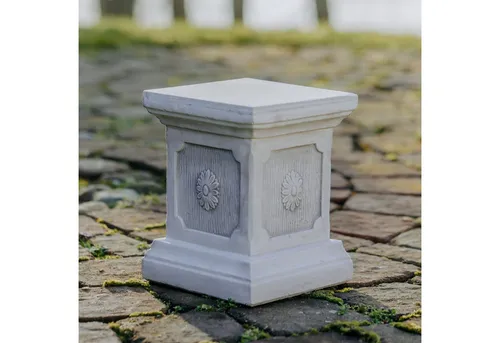 Gartenfigur Podest Sockel - Steinsockel H. 25 cm - Figuren - Frostsicher bis -30°C, ideal für Statuen und Pflanztöpfe, verziert mit vier Blüten für einen eleganten Look.