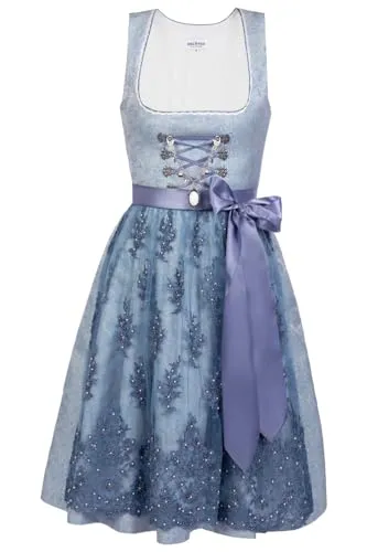 Edelnice Trachtenmode Kinder Dirndl Cloé 3-TLG. Set - Dirndl & Dirndl-Sets für Mädchen, mit himmelblauem Jaquardgewebe, eleganter Satinband-Schnürung und zauberhafter Spitzen-Schürze für festliche Anlässe.