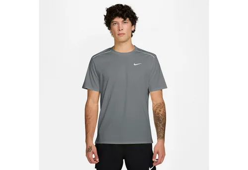Nike Laufshirt M NK DF UV MILER SS grau L (52/54) - Sportliches Laufshirt mit reflektierenden Details für bessere Sichtbarkeit. Atmungsaktiv und schnell trocknend, ideal für deine Läufe bei jedem Wetter.