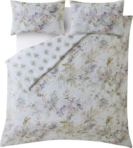 Laura Ashley Linlithgow Bettbezug Pale Lavendel 200x200 cm - Eleganter Bettbezug in zartem Lavendel mit floralen Mustern. Aus hochwertigem 100% Baumwollsatin (220 TC) für ein luxuriöses Gefühl. Inklusive 2 Kissenbezüge, waschbar bei 40°C. Verwandeln Sie Ihr Schlafzimmer in eine Oase der Ruhe.