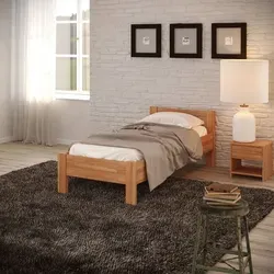 Krok Wood Massivholzbett SiSi aus Buche mit Nachttisch - Massivholzbett für Senioren, modernes Design mit sicherer Konstruktion für einen erholsamen Schlaf und gemütliches Schlafzimmer-Ambiente.