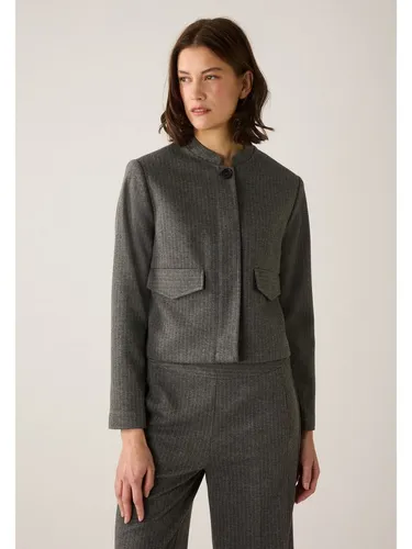 Kurze Jacke mit Nadelstreifen von MORE & MORE - Stilvoller Nadelstreifen-Blazer für moderne Looks. Mit elegantem Stehkragen und verdeckter Knopfleiste. Perfekt für den täglichen Einsatz und besondere Anlässe in der Kategorie Mäntel & Jacken.