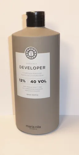 Maria Nila Developer 12% 40 Volume 750ml - Veganer Haarentwickler mit 12% und 40 Volumen, ideal für schonendes Färben ohne Parabene und Sulfate, perfekt für kreative Farbergebnisse.