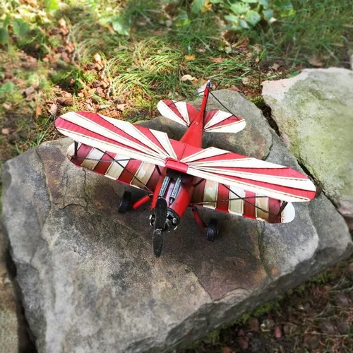 Blechspielzeuge Oldtimer Feuerwehr und Flugzeug Dekoration von Antikas