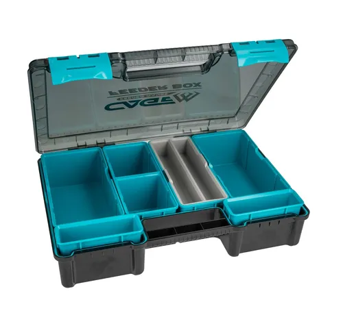 Mikado Feeder Box Aufbewahrungsbox für Futterkörbe 35x25x8cm - Praktische Aufbewahrungsbox für Futterkörbe, ideal für das Friedfisch- und Feederangeln. Robuste Hartschale, perfekt für den Einsatz in Süß- und Salzwasser. Kompakt und leicht zu transportieren.