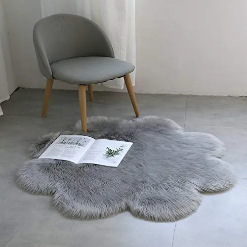 DQMEN Spitzenqualität Lammfellimitat Teppich, Kunstfell Dekofell Lammfellimitat Teppich Longhair Fell Nachahmung Wolle Bettvorleger Sofa Matte (Pflaumenblüte, Grau, 90 X 90 cm)