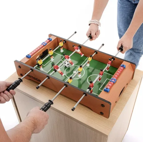 Mini Fußballkicker HWC-J68 - Tischspiel für spannende Duelle, inkl. 2 Spielbälle und rutschfeste Griffe. Perfekt für Spielzimmer oder Partys, Maße: 51x31x10cm.