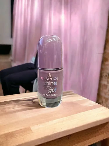 essence shine last & go! gel nail polish Farbe 67 Free Split Aubergine farbig