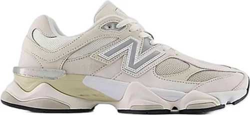 New Balance Sneakers U9060WHT – Modischer Sneaker in Sea Salt Moonbeam - Der New Balance U9060WHT in Sea Salt Moonbeam kombiniert Retro-Running-Design mit modernem Stil. Bequeme Sohle und vielseitige Farbgebung machen ihn ideal für jeden Anlass.