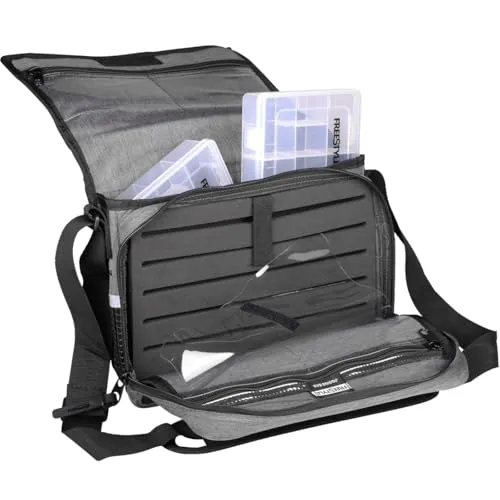 Spro Freestyle Jigging Bag V2 - Kunstködertasche für Spinnfischer - Wasserabweisende Angeltasche mit Slitfoam für montierte Gummiköder und 2 Tackleboxen, ideal für Raubfischangler. Maße: 30x10x23cm.