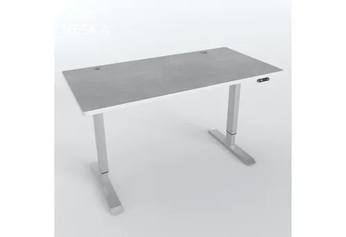 VESKA Höhenverstellbarer Schreibtisch 140 x 70 cm - Elektrisches Sitz- & Stehpult - Schreibtisch mit geräuscharmem Elektromotor, stufenlos höhenverstellbar von 71-120 cm. Mit LCD-Display und 4 Speicherplätzen für individuelle Einstellungen. Massive Standbeine garantieren einen wackelfreien Stand.