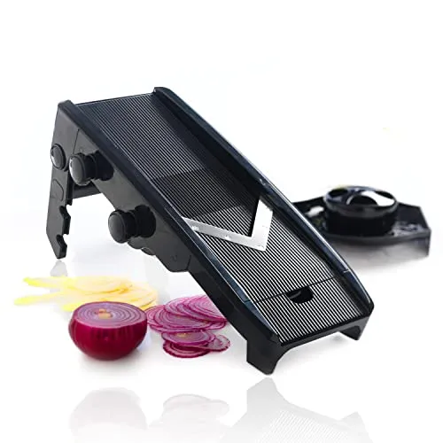 Mastrad Gemüsehobel - Vielseitiger Gemüseschneider mit Edelstahlklinge - Gemüsehobel für kreative Gerichte wie Chips und Salate, mit 6 verschiedenen Aufsätzen und sicherem Fingerschutz für müheloses Schneiden. Einfach zu reinigen und rutschfest.