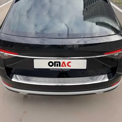 OMAC Ladekantenschutz für Skoda Superb III Kombi 2015-2025 aus Edelstahl - Schützen Sie die Ladekante Ihres Skoda Superb III Kombi vor Kratzern mit dem eleganten Ladekantenschutz aus rostfreiem Edelstahl. Einfache Montage und langlebige Qualität sorgen für perfekten Schutz und ansprechendes Design.
