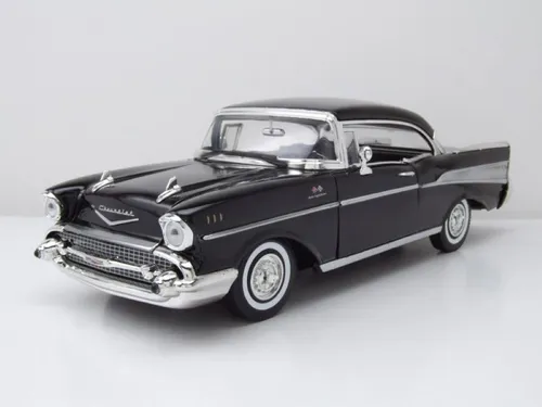 Chevrolet Bel Air Hardtop 1957 Modellauto 1:18 - Detailiertes Standmodell des klassischen Chevrolet Bel Air in schwarz, mit beweglichen Hauben und Türen. Ideal für Sammler und Oldtimer-Liebhaber!