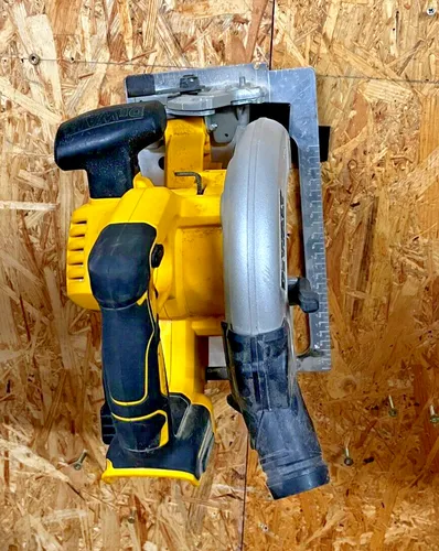 Dewalt 1.600 W Handkreissäge DWE575K - 67 mm Schnitttiefe, kraftvoller Hochleistungsmotor für präzise Abläng- und Neigungsschnitte, inkl. Transportkoffer