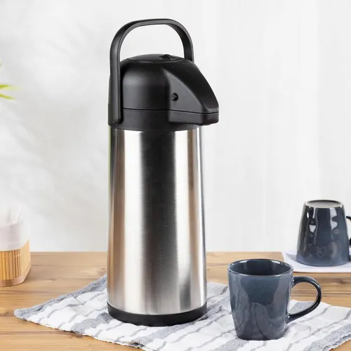 mucHome Pump-Isolierkanne 2,2 Liter aus Edelstahl - Praktische Pump-Isolierkanne aus hochwertigem Edelstahl, ideal für den täglichen Gebrauch. Hält Getränke lange warm oder kalt und bietet ein Fassungsvermögen von 2,2 l für gesellige Anlässe.