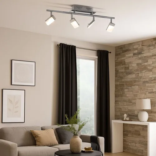Deckenleuchte chrom Spotleiste 4 Flammig - Moderne Deckenlampe mit 4 beweglichen LED-Spots für individuelles Licht, gefertigt aus langlebigem verchromtem Metall und elegantem Kunststoff. Ideal für stimmungsvolles Wohnen.