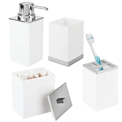 mDesign 4er-Set Badzubehör – Zahnbürstenhalter, Seifenspender, Behälter und Becher – BPA-frei und robust - Praktisches 4er-Set Badzubehör in elegantem Weiß/Silber. Ideal für eine organisierte Badezimmergestaltung und aus langlebigem, BPA-freiem Kunststoff gefertigt.
