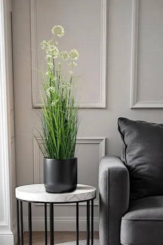 Arnusa Künstliches Gras mit weißen Blüten - 90 cm hoch - Künstliche Pflanzen für stilvolle Dekoration, 90 cm hoch, realistische Optik und pflegeleicht im beschwerten Topf. Ideal für jedes Zuhause.