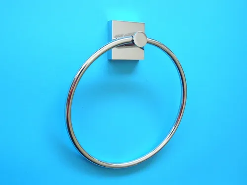 Smedbo House Handtuchring RK344 - Exklusive Badaccessoires aus massiv verchromtem Messing, ideal für gehobene Ansprüche und langlebige Qualität.