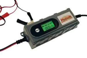 Mauk KFZ Batterie Ladegerät Battery Charger 3.8A / 0.8A mit LCD